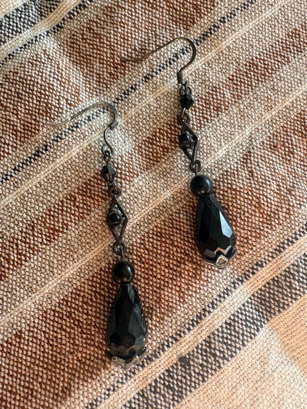 Black Teardrop Dangle Earrings